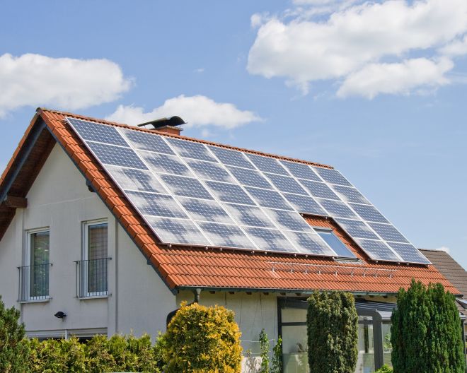 Haus mit Solarpanelen