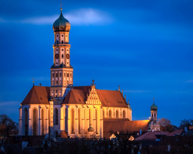 Basilika St. Ulrich und Afra Augsburg bei Nacht