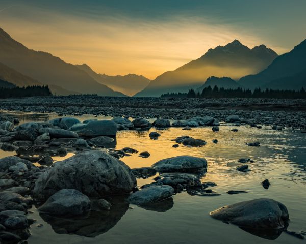 Lech Fluss Fluß Berge Berglandschaft Österreich Tal