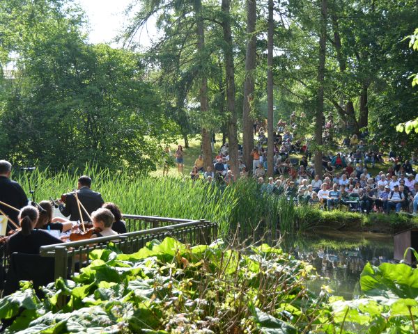 Neusässer Musiksommer - Serenade am Teich